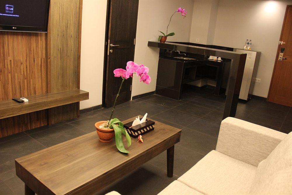 Ping Hotel Seminyak Bali Exterior foto